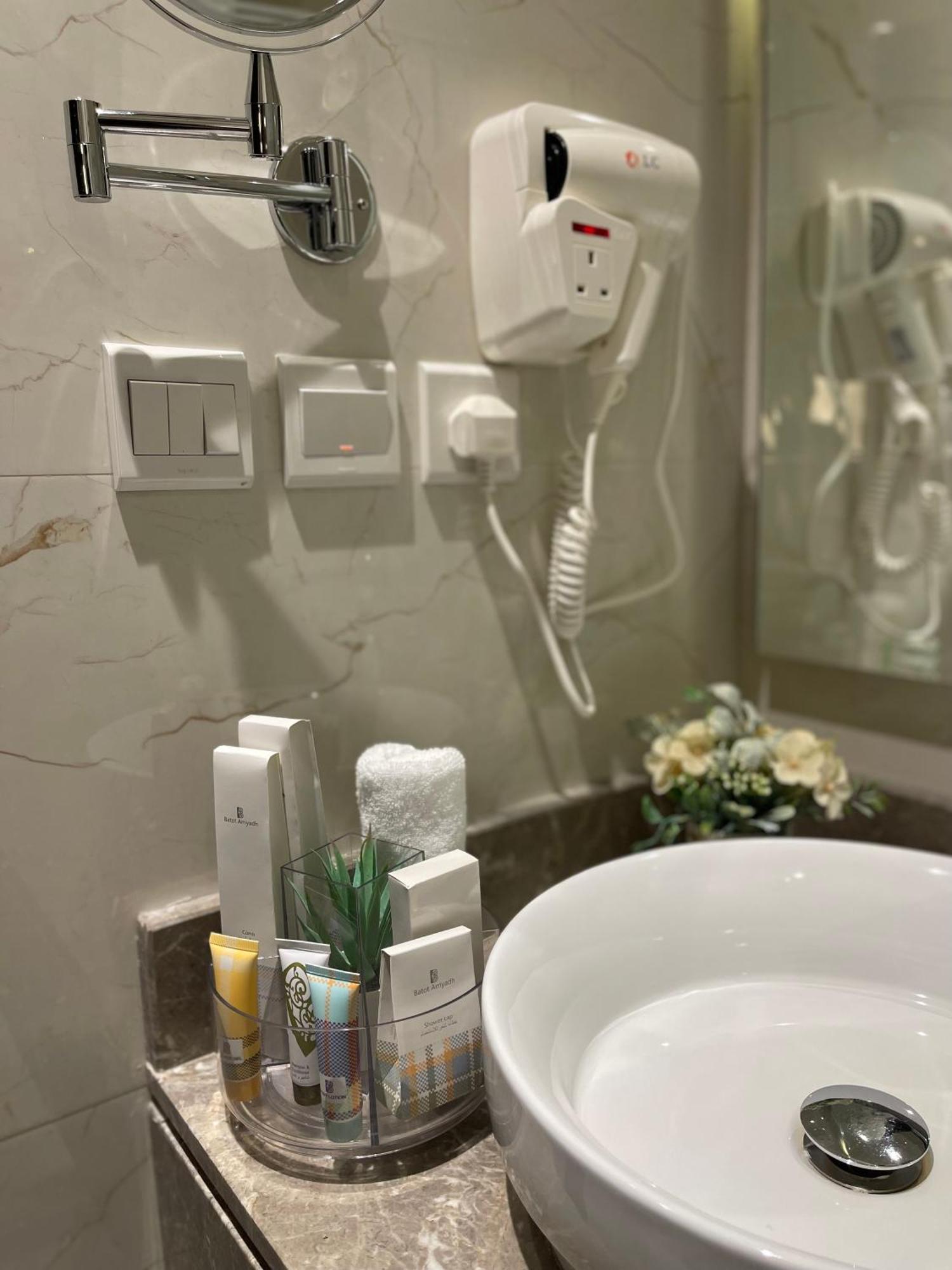 شقق خاصه بطابع حديث وفندقي - تسجيل ذاتي Private Apartments With Modern Vibes - Self Checkin Rijád Kültér fotó