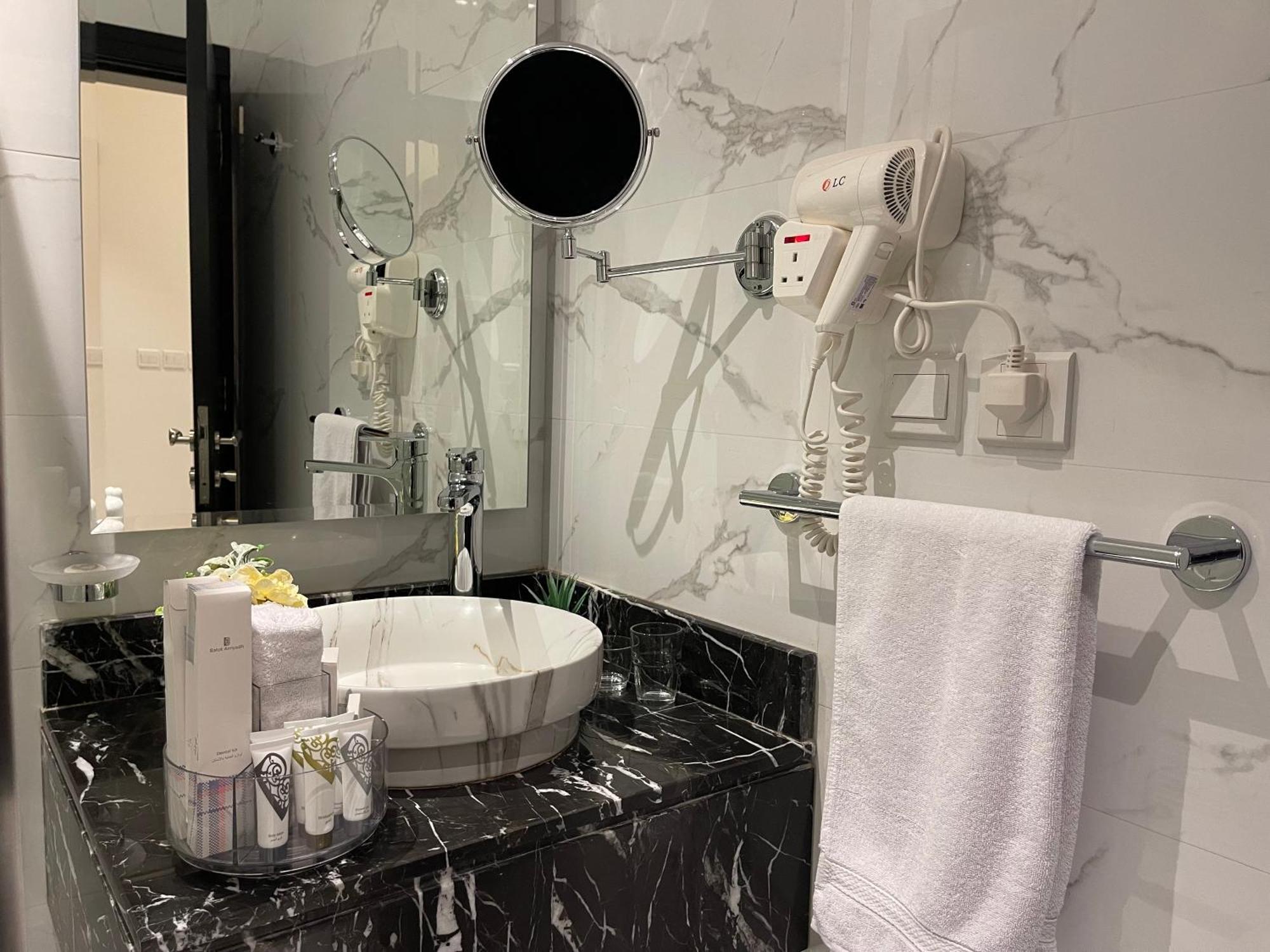 شقق خاصه بطابع حديث وفندقي - تسجيل ذاتي Private Apartments With Modern Vibes - Self Checkin Rijád Kültér fotó