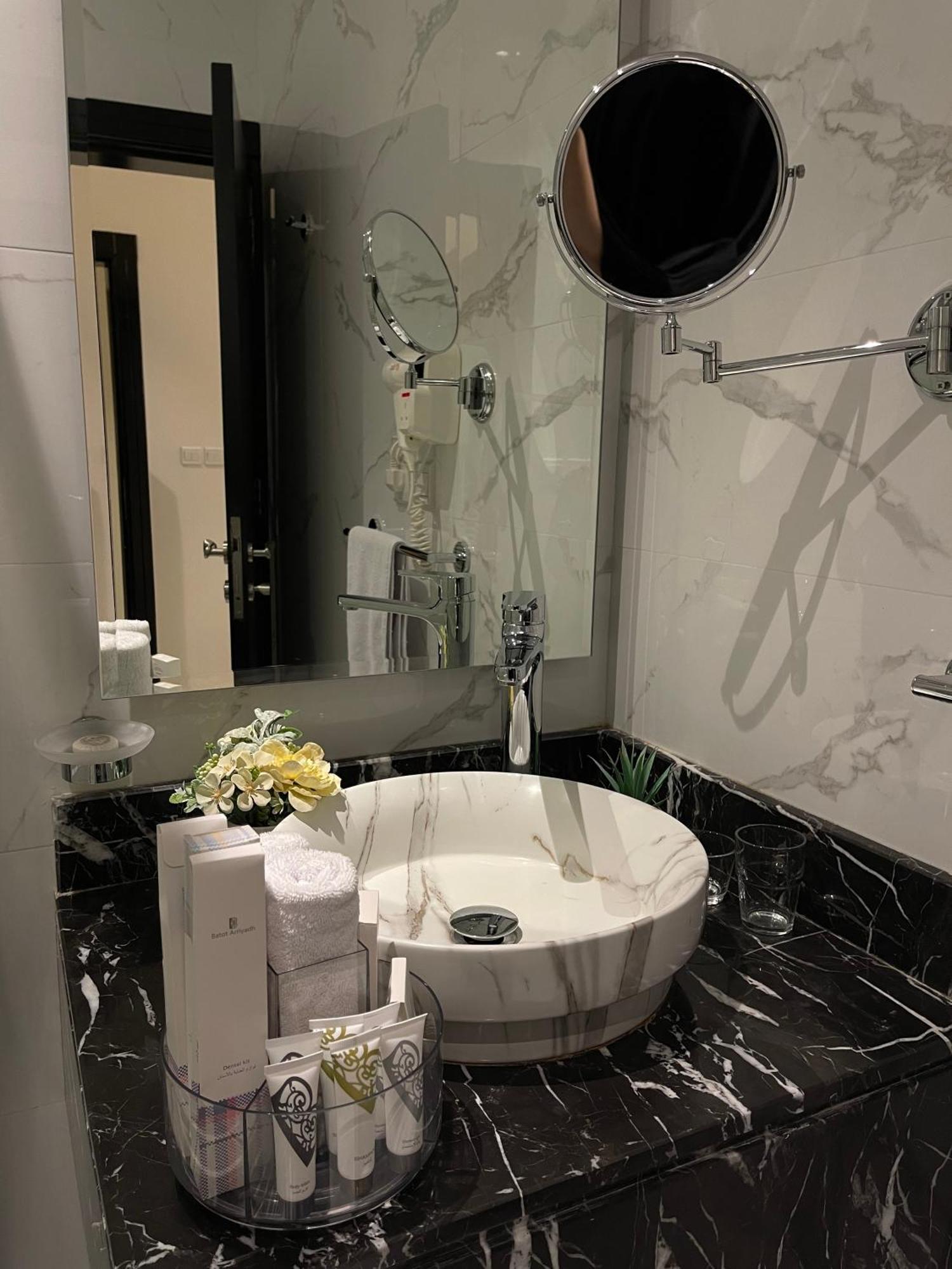 شقق خاصه بطابع حديث وفندقي - تسجيل ذاتي Private Apartments With Modern Vibes - Self Checkin Rijád Kültér fotó